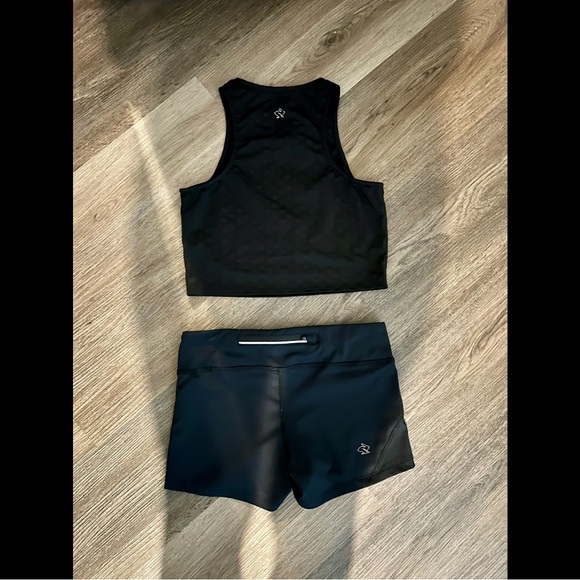 rabbit racing crop & shorts - Picture 2 of 4